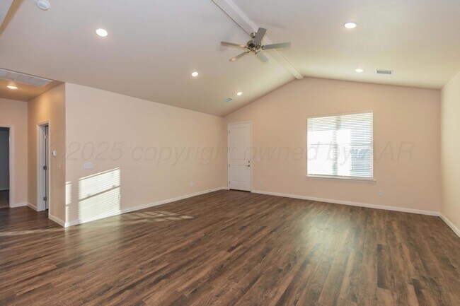 Foto del edificio - 7512 Beck Dr