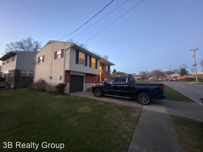 Building Photo - 3 br, 1.5 bath House - 391 Viscount Dr.