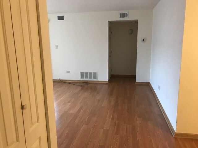 Building Photo - 6135 Knoll Wood Rd