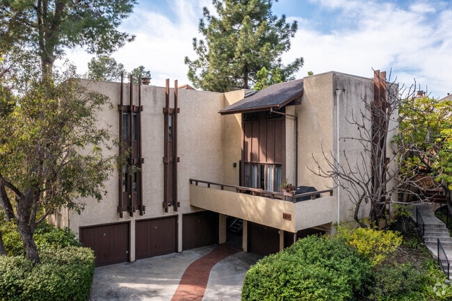Building Photo - 1307 Shadow Ln