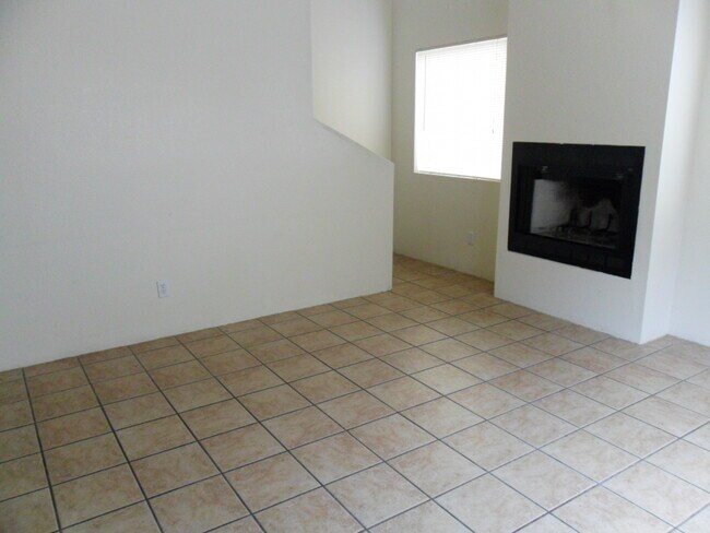 Foto del edificio - 1133 E Elm St