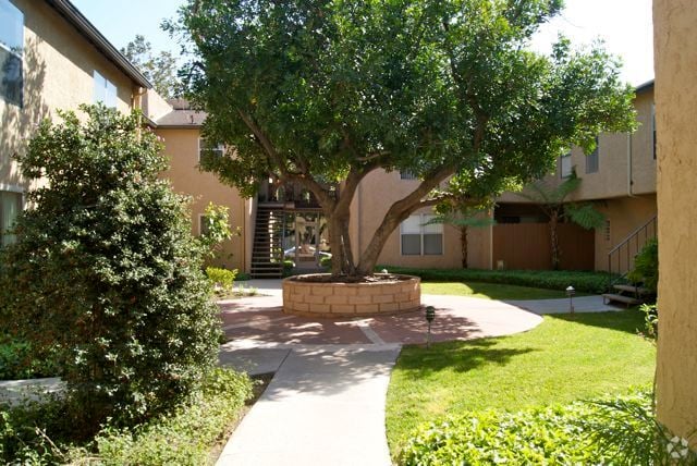 Building Photo - 1005 W Duarte Rd