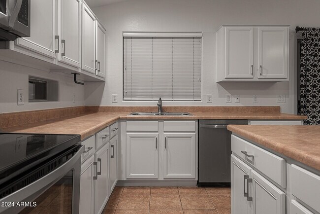 Foto del edificio - 2533 W Carter Rd