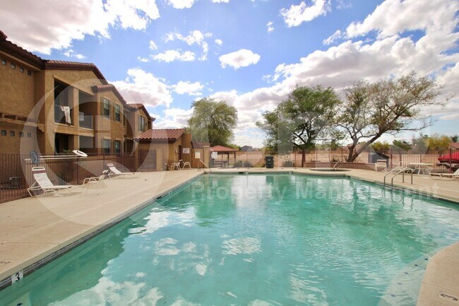 Foto del edificio - 1456 E 9th St