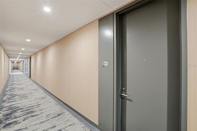 Building Photo - 400 Central Ave