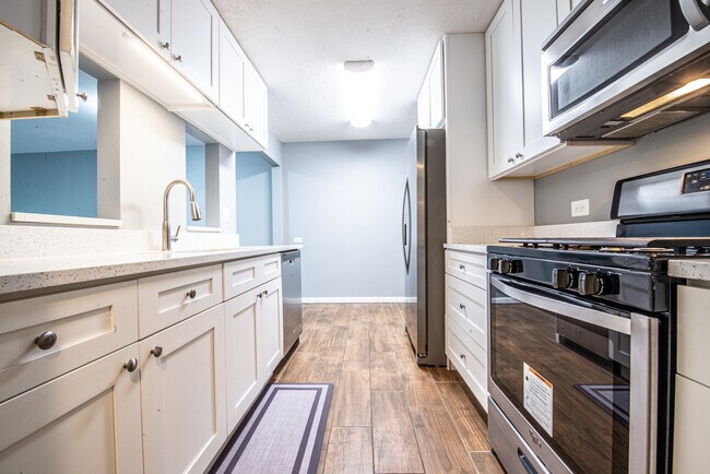 Foto del edificio - 5101 Carriage Way Dr