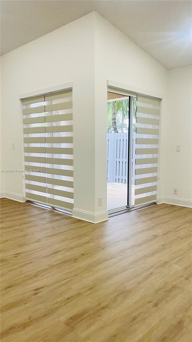 Foto del edificio - 1599 Springside Dr