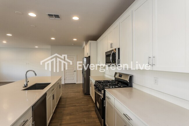 Building Photo - 10134 E Ulysses Ave