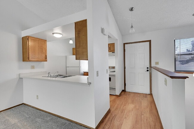 Building Photo - $2,085.00 - 3 Bedrooms, 2 Bathrooms Townhouse in Aurora with Washer and Dryer!