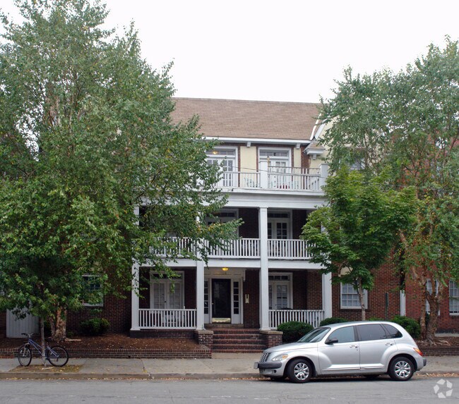 Building Photo - 2734 W Grace St