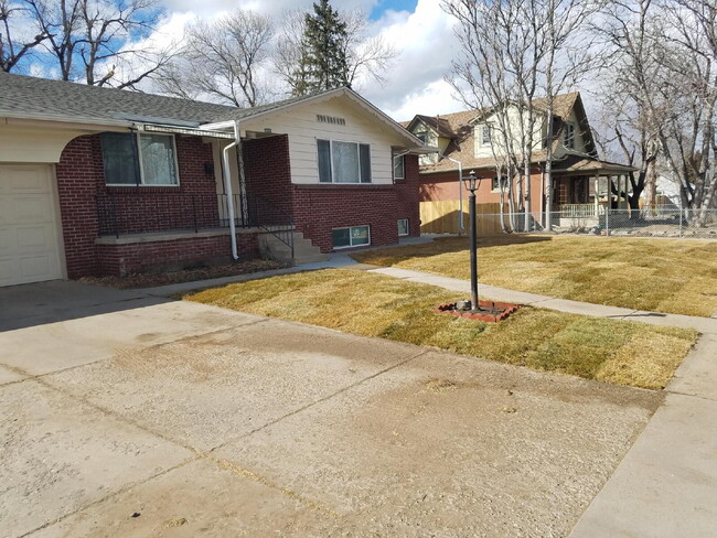 Building Photo - ***AVAILABLE NOW***  Spacious 4-Bedroom Wheat Ridge Home with Finished Garden Level and Two-Car G...
