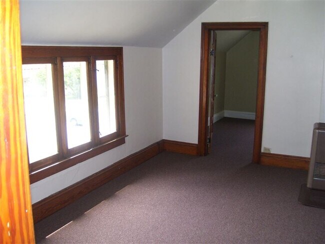 Building Photo - 1 br, 1 bath Apartment - 411 Spencer St NE #2