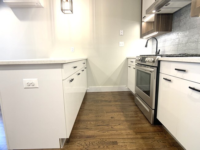 Foto del edificio - 385 Willoughby Ave