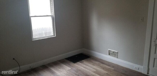 Building Photo - 137 W 66th St