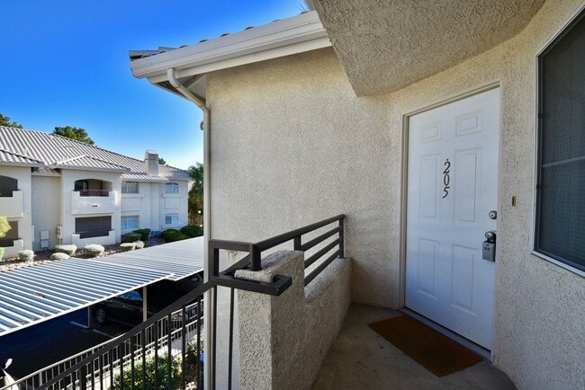 Building Photo - COZY 2 BED 2 BATH CONDO ON 2ND FLOOR AT PA...