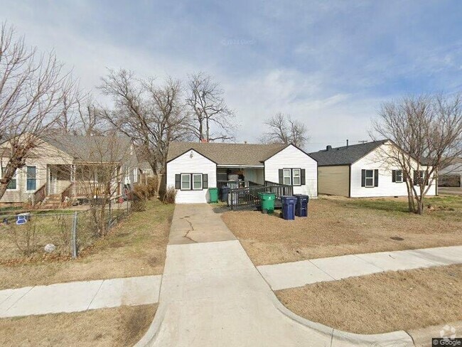 Building Photo - 305 SW 45th St