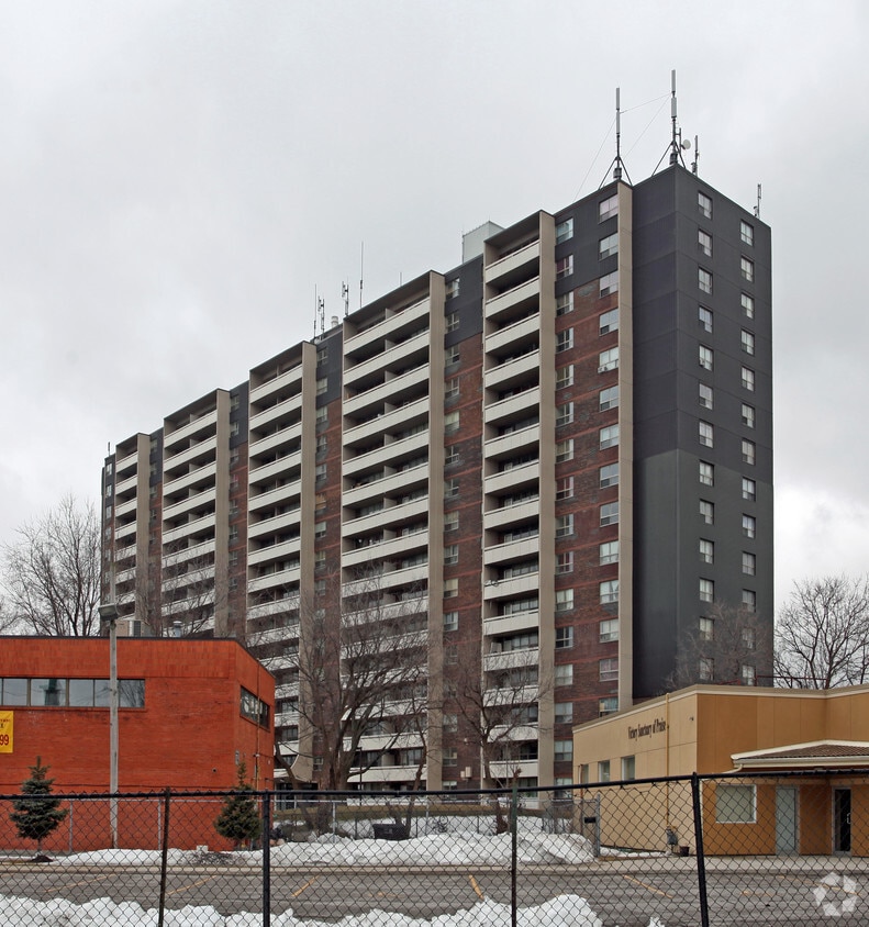 Eglinton Residences 3434 Eglinton Ave E Toronto, ON