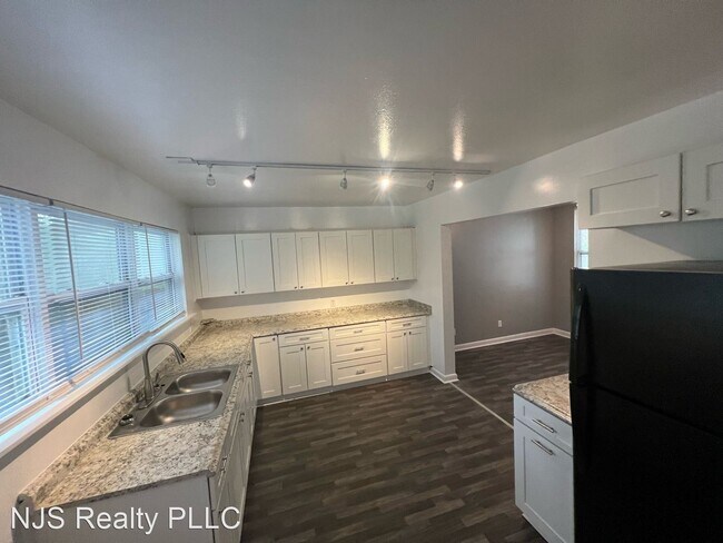 Building Photo - 2 br, 1 bath House - 3905 Eve Dr. East
