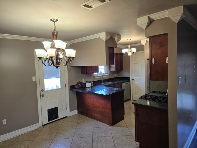 Building Photo - 20 Woodchase Ct