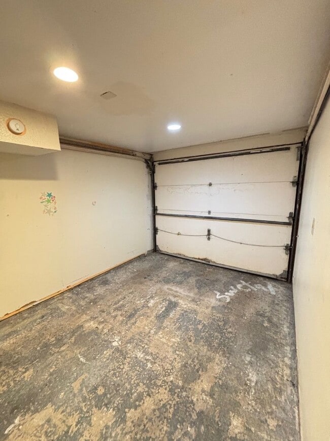 Building Photo - 801 W Stoughton Street