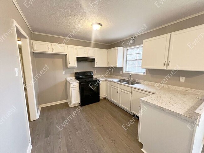 Building Photo - 5520 McClellan Dr