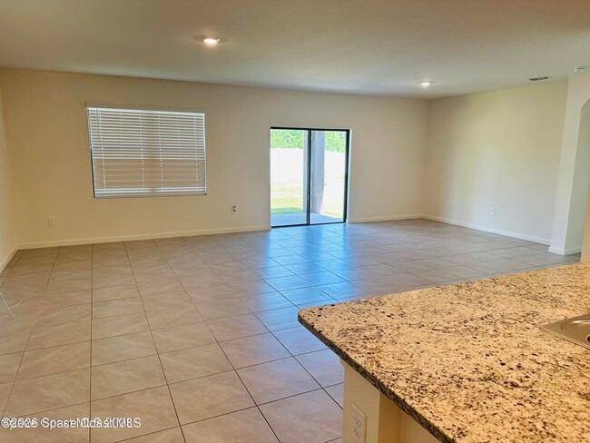 Foto del edificio - 519 Old Country Rd S E