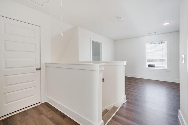 Foto del edificio - 3-bedroom home with garage and bonus space!