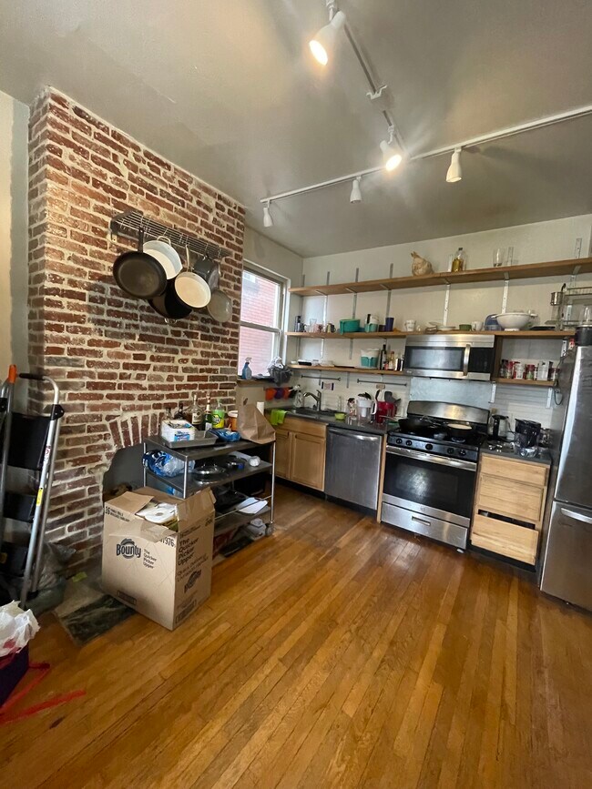 Building Photo - 1635 Denniston St