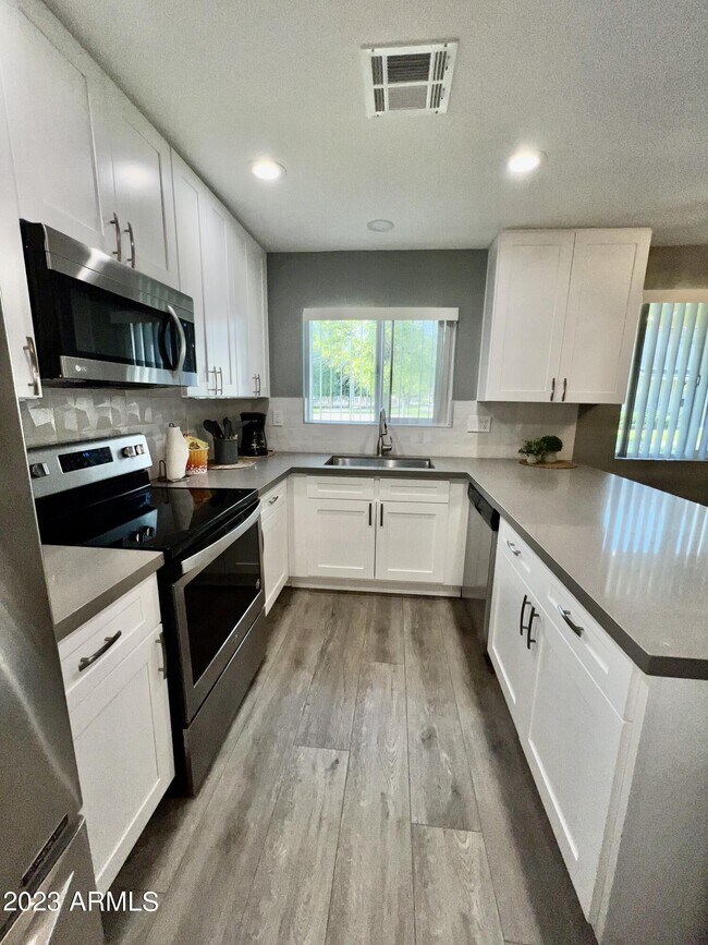 Foto del edificio - 4460 E Belleview St