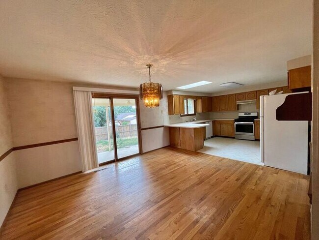 Building Photo - Large 3 Bedroom, 2 Bathroom Home in North ...