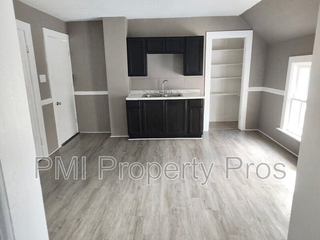 Building Photo - 2632 N 24th Pl