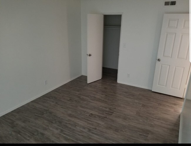 Building Photo - 3400 W Del Monte Dr