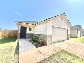Building Photo - 1208 Clydesdale Dr