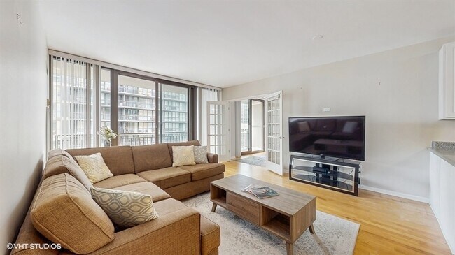 Foto del edificio - 630 N State St