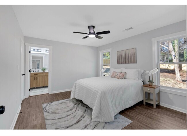 Foto del edificio - 1766 Blossom Ln