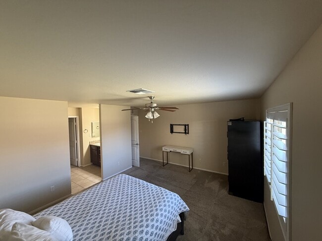 Foto del edificio - 3680 W 37th St