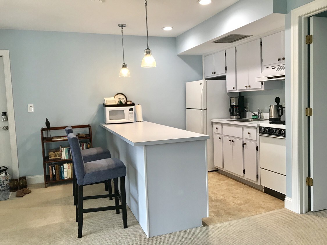 Kitchen - 6 Bobolink Ct