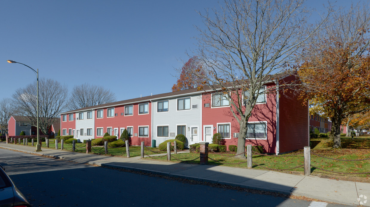 Primary Photo - Bedford Towers Townhouses