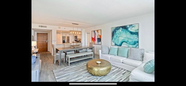 Building Photo - 400 S Pointe Dr