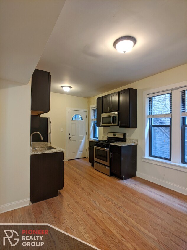 Primary Photo - 4036 N Ashland Ave