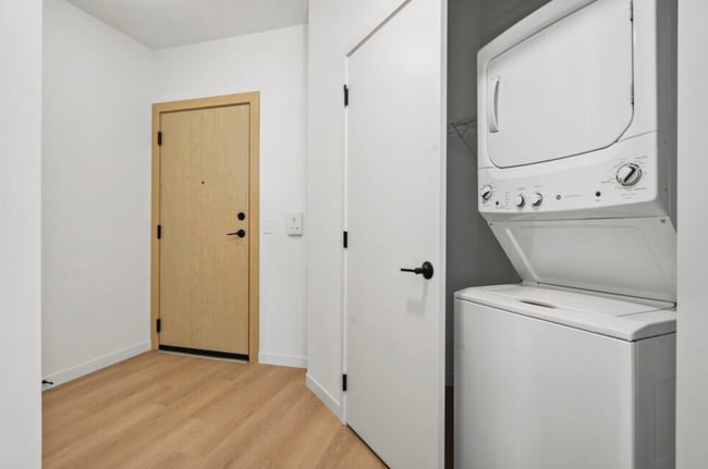 Interior Photo - Irwin North