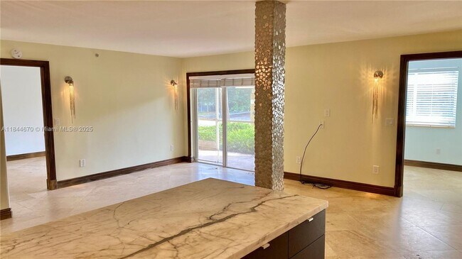 Foto del edificio - 470 S Park Rd