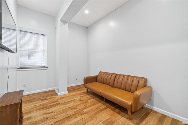 Foto del edificio - 2 bed, 2 bath Downtown Bloomington