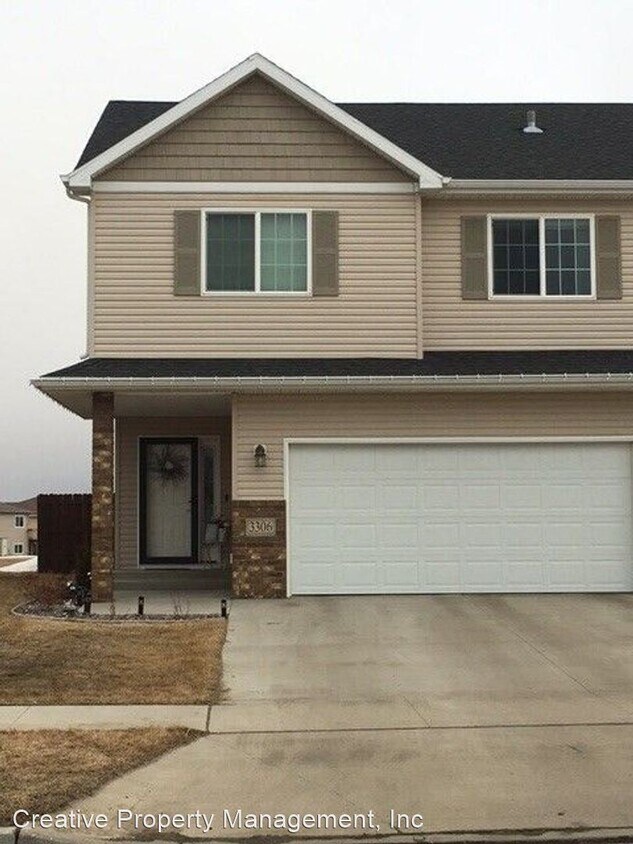 3 br, 3 bath House 3306 8th St NE House Rental in Minot, ND