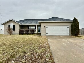 Building Photo - 705 Woodlawn St