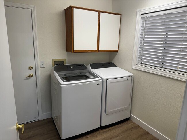 Foto del edificio - 55+ Summerlin Community - Single Story Home - Clean and Modern