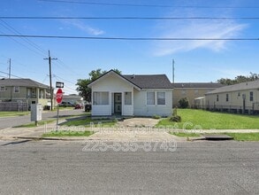 Building Photo - 2633 New Orleans St