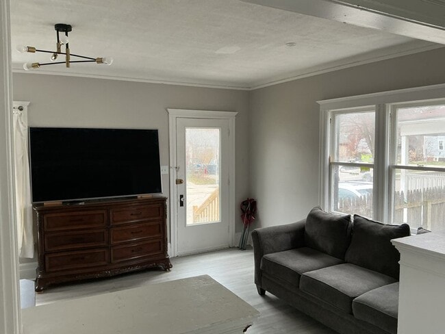 Building Photo - 40 Ferrin Pl