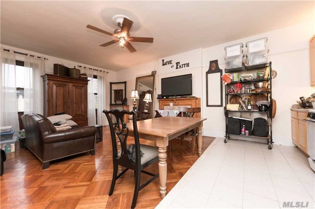 Foto del edificio - 670 St Marks Ave