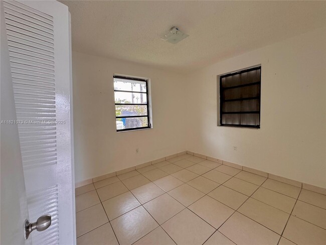 Foto del edificio - 369 E 20th St
